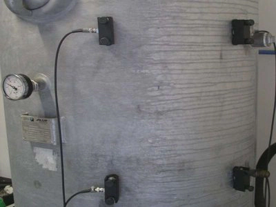 Zerstörungsfreie Meterialprüfung Tank mit 4 Acoustic Emission Sensoren